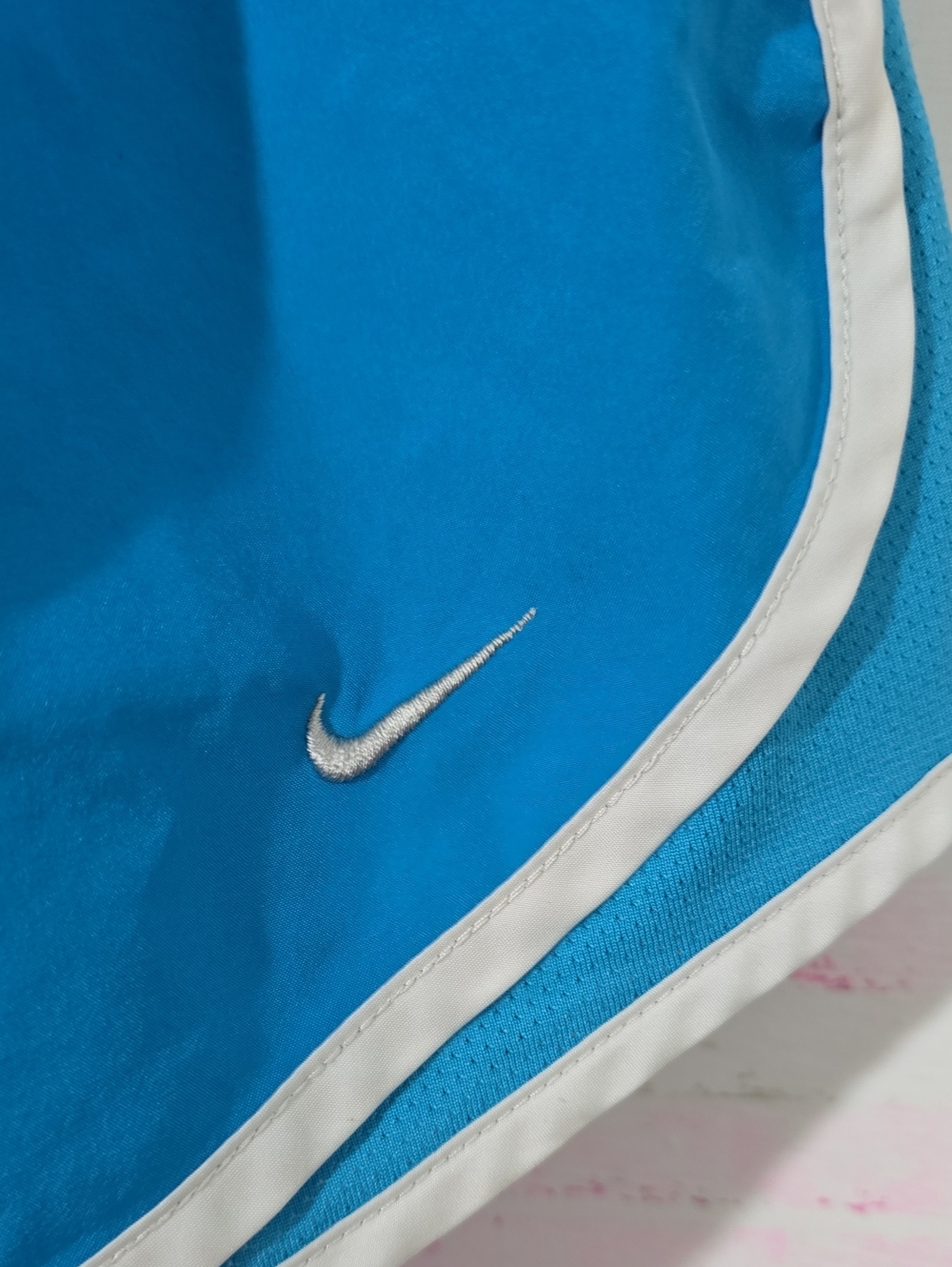 Nike - Picture 2 of 5
